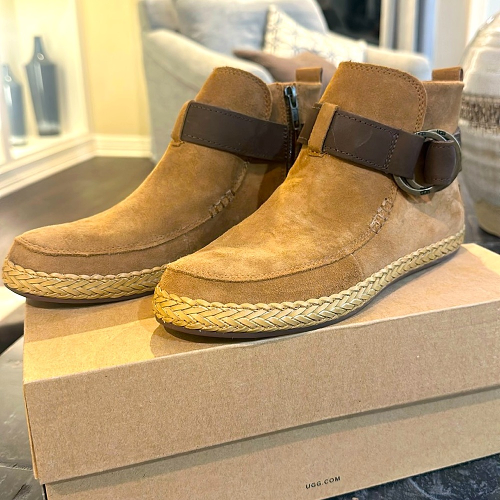 UGG W SLOANE ZIP LOW TOP BOOTIE